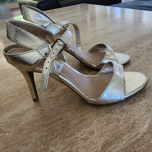 Fioni Gold High Heels NWT Size 6